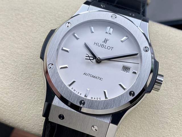 【HB工場出品】ウブロ スーパーコピー HUBLOT クラシックフュージョン チタニウム 542.NX.2611.LR ホワイト 42mm