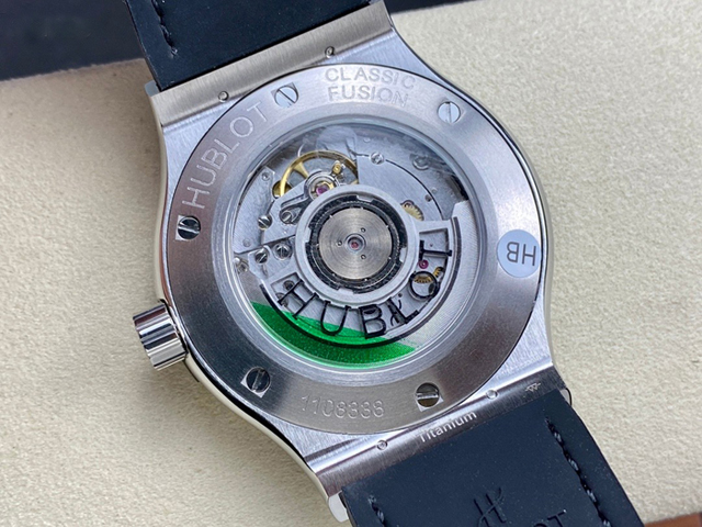 【HB工場出品】ウブロ スーパーコピー HUBLOT クラシックフュージョン チタニウム 542.NX.2611.LR ホワイト 42mm