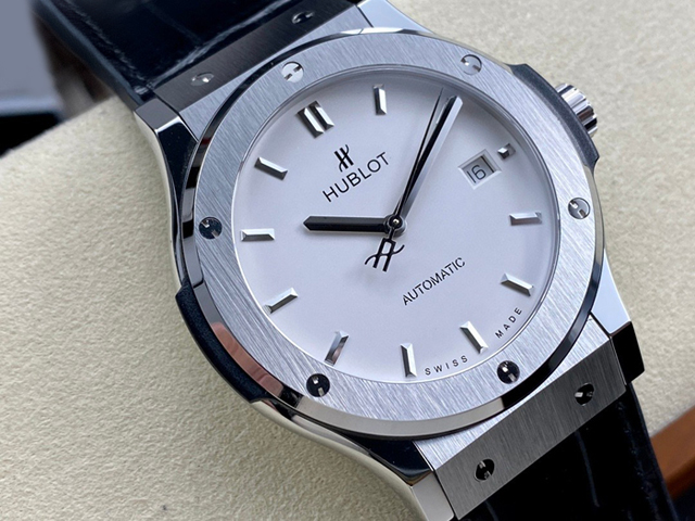 【HB工場出品】ウブロ スーパーコピー HUBLOT クラシックフュージョン チタニウム 542.NX.2611.LR ホワイト 42mm