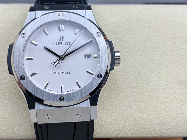 【HB工場出品】ウブロ スーパーコピー HUBLOT クラシックフュージョン チタニウム 542.NX.2611.LR ホワイト 42mm