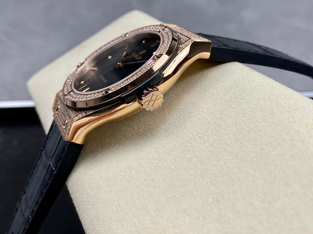 【HB工場出品】ウブロ スーパーコピー HUBLOT クラシックフュージョン ダイヤモンド 542.OX.1181.LR.1704 ブラック 42mm