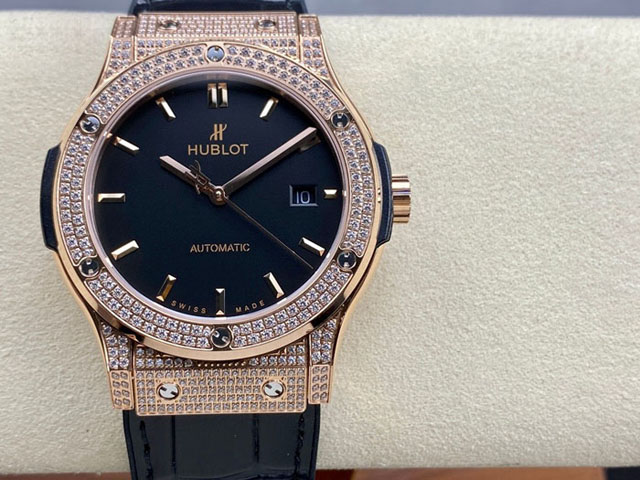 【HB工場出品】ウブロ スーパーコピー HUBLOT クラシックフュージョン ダイヤモンド 542.OX.1181.LR.1704 ブラック 42mm