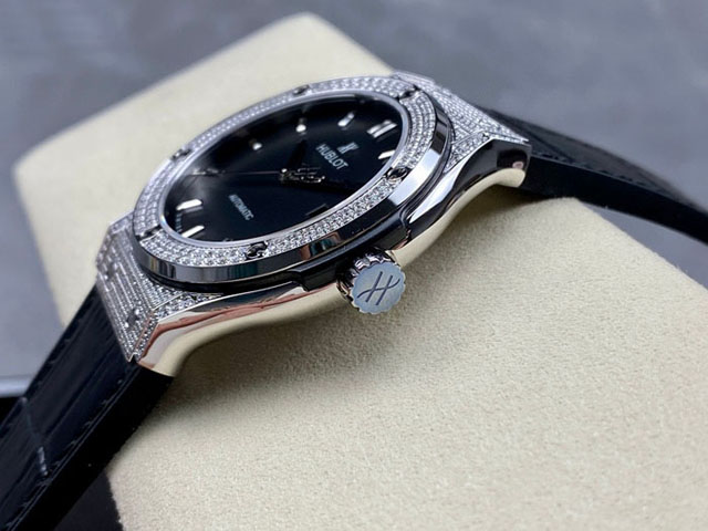 【HB工場出品】ウブロ スーパーコピー HUBLOT クラシックフュージョン ダイヤモンド 542.NX.1171.LR.1704 ブラック  42mm