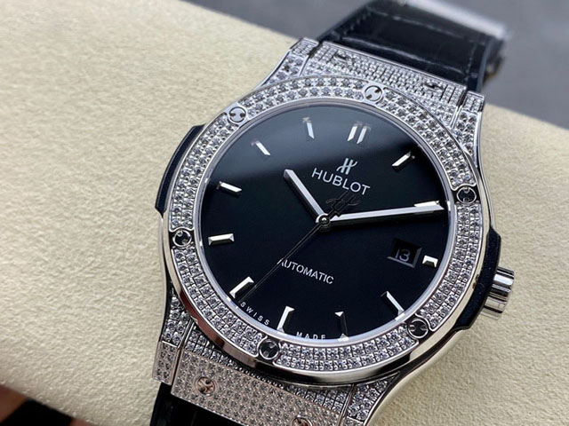 【HB工場出品】ウブロ スーパーコピー HUBLOT クラシックフュージョン ダイヤモンド 542.NX.1171.LR.1704 ブラック  42mm