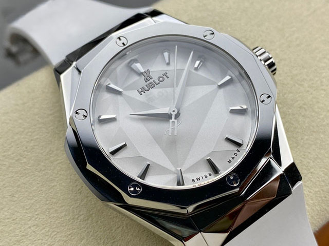 【HB工場出品】ウブロ スーパーコピー HUBLOT クラシック フュージョン オーリンスキー 550.NS.2200.RW.ORL20 ホワイト 40MM 