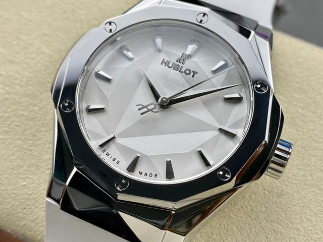 【HB工場出品】ウブロ スーパーコピー HUBLOT クラシック フュージョン オーリンスキー 550.NS.2200.RW.ORL20 ホワイト 40MM 