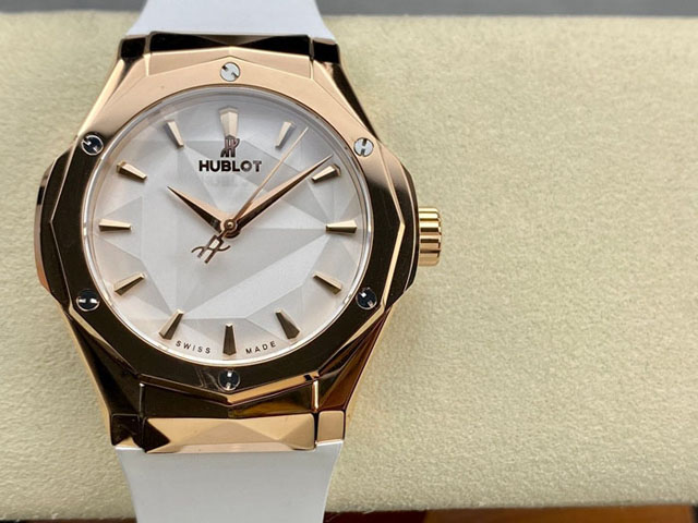 【HB工場出品】ウブロ スーパーコピー HUBLOT クラシック フュージョン オーリンスキー 550.OS.2200.RW.ORL20 ホワイト 40MM 