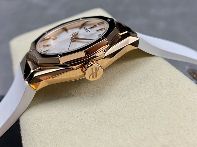 【HB工場出品】ウブロ スーパーコピー HUBLOT クラシック フュージョン オーリンスキー 550.OS.2200.RW.ORL20 ホワイト 40MM 