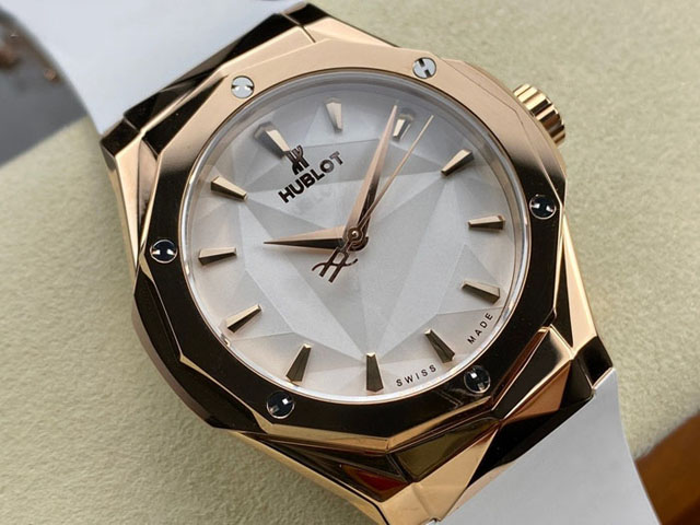 【HB工場出品】ウブロ スーパーコピー HUBLOT クラシック フュージョン オーリンスキー 550.OS.2200.RW.ORL20 ホワイト 40MM 