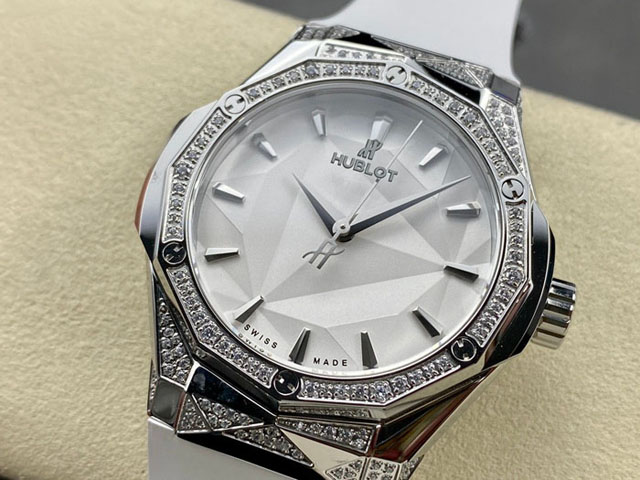 【HB工場出品】ウブロ スーパーコピー HUBLOT クラシック フュージョン オーリンスキー 550.NS.2200.RW.1804.ORL20 ホワイト 40MM 