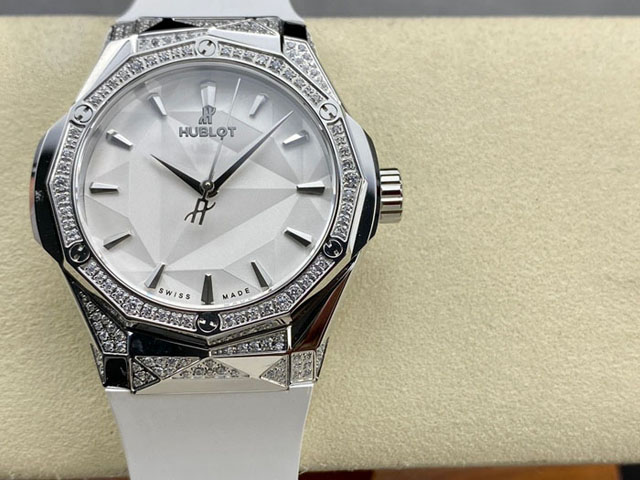 【HB工場出品】ウブロ スーパーコピー HUBLOT クラシック フュージョン オーリンスキー 550.NS.2200.RW.1804.ORL20 ホワイト 40MM 