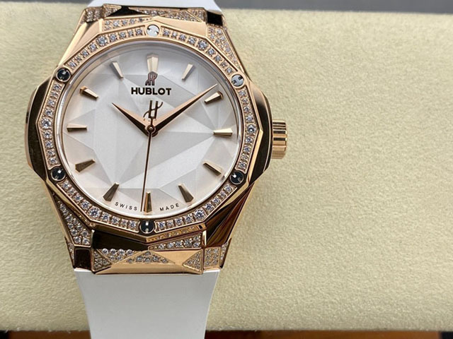 【HB工場出品】ウブロ スーパーコピー HUBLOT クラシック フュージョン オーリンスキー 550.OS.2200.RW.1804.ORL20 ホワイト 40MM 