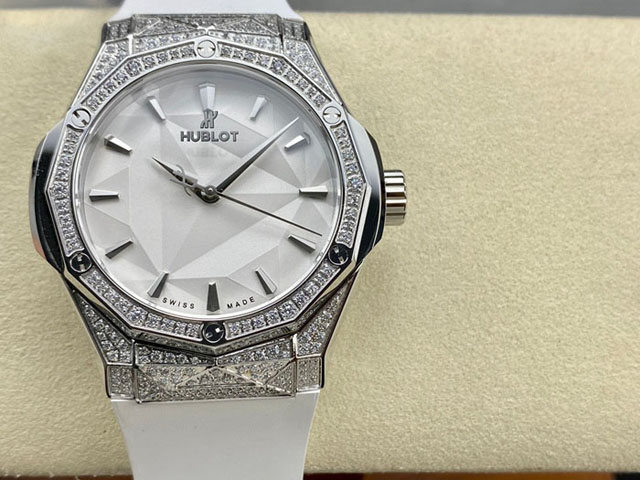 【HB工場出品】ウブロ スーパーコピー HUBLOT クラシック フュージョン オーリンスキー 550.NS.2200.RW.1604.ORL20 ホワイト 40MM 