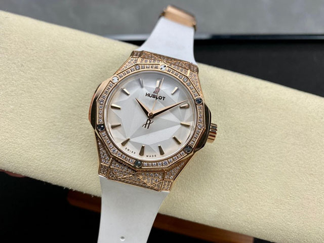 【HB工場出品】ウブロ スーパーコピー HUBLOT クラシック フュージョン オーリンスキー 550.OS.2200.RW.1604.ORL20 ホワイト 40MM 