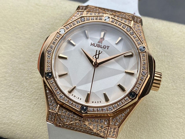 【HB工場出品】ウブロ スーパーコピー HUBLOT クラシック フュージョン オーリンスキー 550.OS.2200.RW.1604.ORL20 ホワイト 40MM 