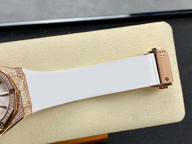 【HB工場出品】ウブロ スーパーコピー HUBLOT クラシック フュージョン オーリンスキー 550.OS.2200.RW.1604.ORL20 ホワイト 40MM 