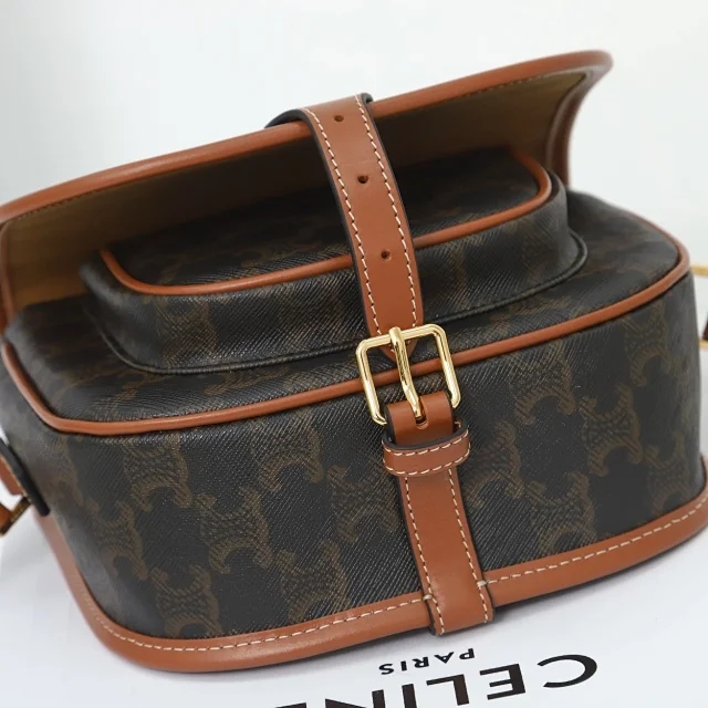 【CELINE】セリーヌ スーパーコピー トリオンフ キャンバス ミディアム フォルコ バッグ タン（191502BZJ.04LU）