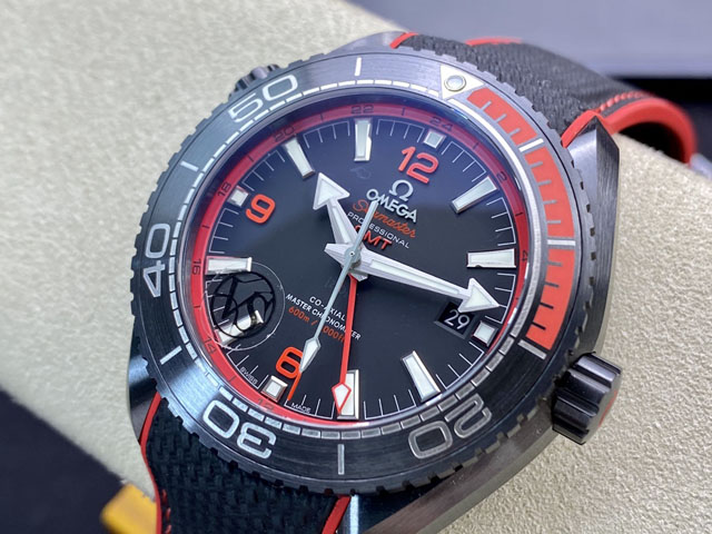 【OMEGA 】オメガ スーパーコピー シーマスター プラネットオーシャン マスタークロノメーターGMT ディープブラック 215.92.46.22.01.003【VS工場出品】