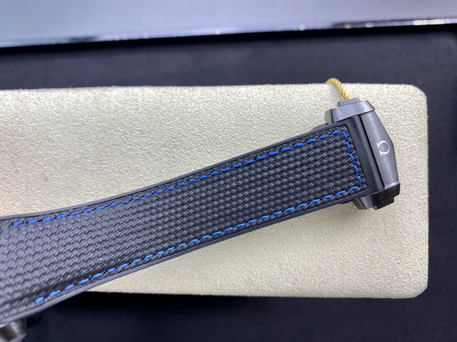 【OMEGA 】オメガ スーパーコピー シーマスター プラネットオーシャン マスタークロノメーターGMT ディープブラック 215.92.46.22.01.002【VS工場出品】