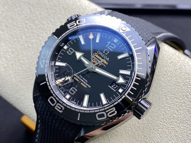 【OMEGA 】オメガ スーパーコピー シーマスター プラネットオーシャン マスタークロノメーターGMT ディープブラック 215.92.46.22.01.001【VS工場出品】