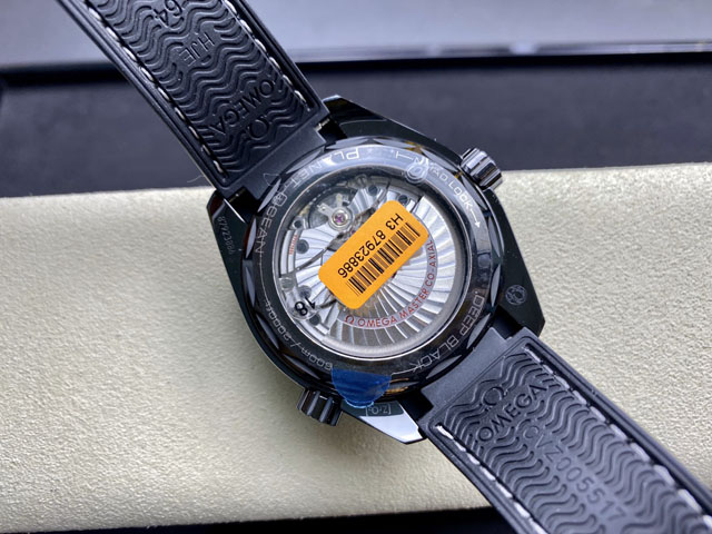 【OMEGA 】オメガ スーパーコピー シーマスター プラネットオーシャン マスタークロノメーターGMT ディープブラック 215.92.46.22.01.001【VS工場出品】
