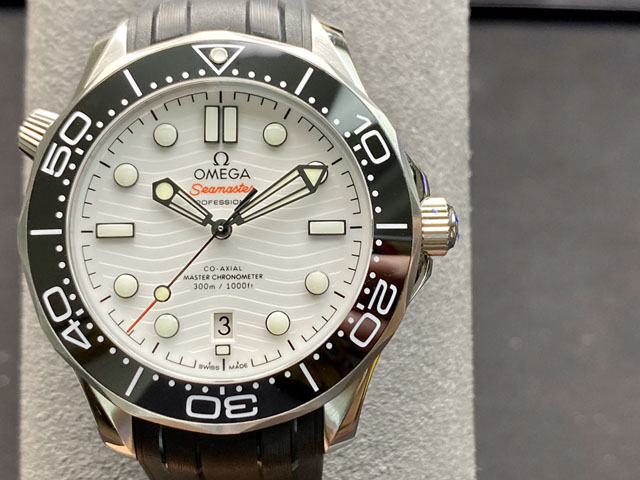 【OMEGA 】オメガ スーパーコピー シーマスター ダイバー300M コーアクシャル マスタークロノメーター 210.32.42.20.04.001【VS工場出品】