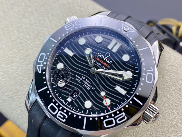 【OMEGA 】オメガ スーパーコピー シーマスター ダイバー300M コーアクシャル マスタークロノメーター 210.32.42.20.01.001【VS工場出品】