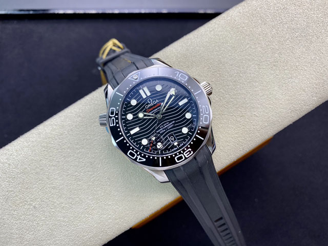 【OMEGA 】オメガ スーパーコピー シーマスター ダイバー300M コーアクシャル マスタークロノメーター 210.32.42.20.01.001【VS工場出品】