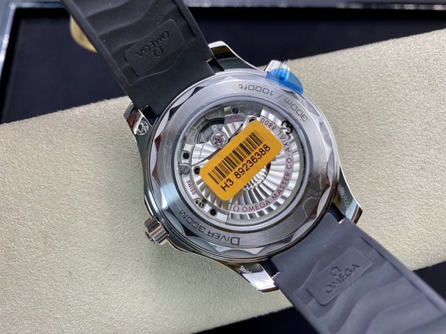 【OMEGA 】オメガ スーパーコピー シーマスター ダイバー300M コーアクシャル マスタークロノメーター 210.32.42.20.01.001【VS工場出品】