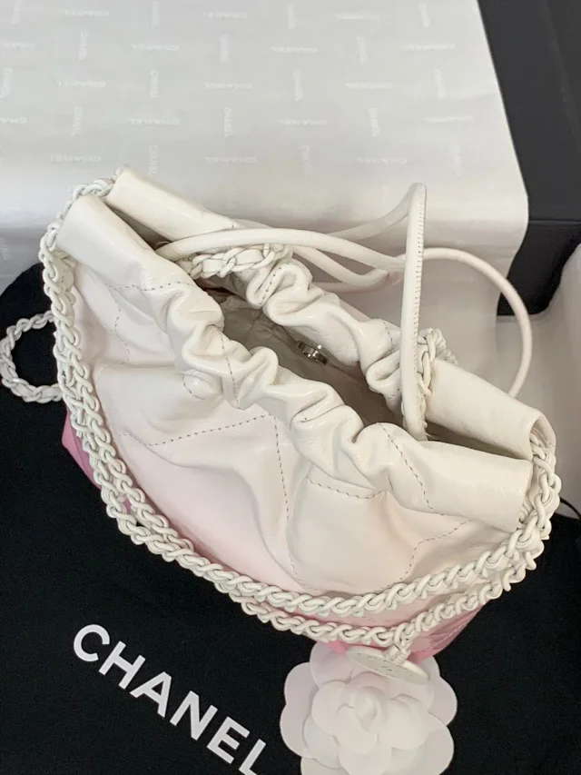  【CHANEL】シャネル スーパーコピー 24ss ミニトートバッグ 22bag カーフスキン （AS3980 B16641 NY188）