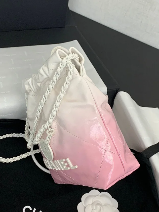  【CHANEL】シャネル スーパーコピー 24ss ミニトートバッグ 22bag カーフスキン （AS3980 B16641 NY188）