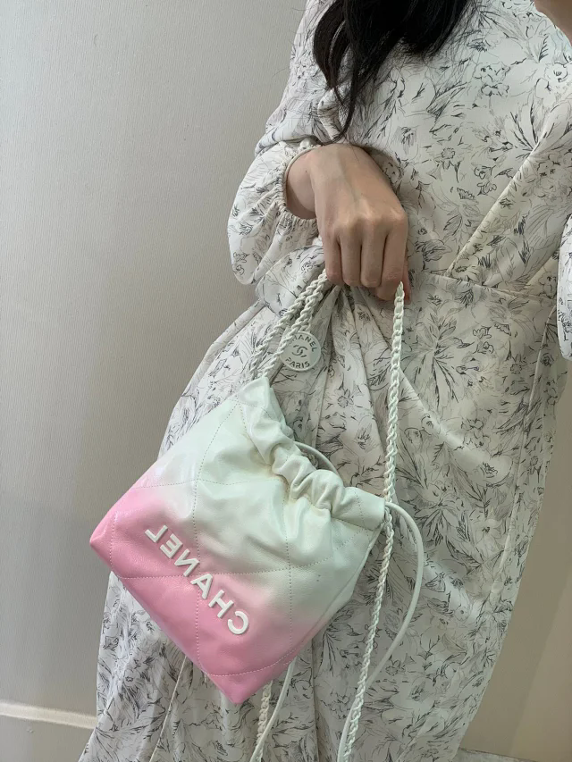  【CHANEL】シャネル スーパーコピー 24ss ミニトートバッグ 22bag カーフスキン （AS3980 B16641 NY188）