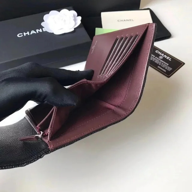 【CHANEL】シャネル 三つ折り ミディアムサイズ 中財布 （ブラック/ボルドー）スーパーコピー（A84341）