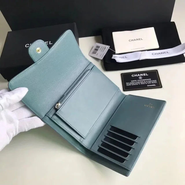 【CHANEL】シャネル 三つ折り ミディアムサイズ 中財布 （ティファニーブルー）スーパーコピー（A84341）