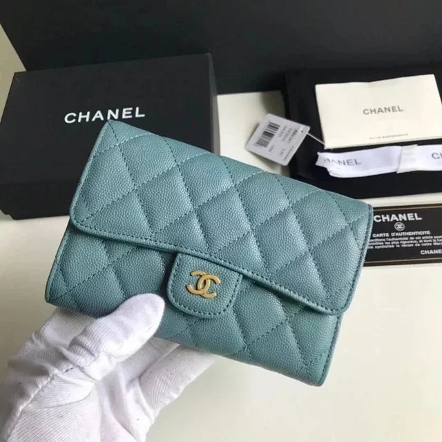 【CHANEL】シャネル 三つ折り ミディアムサイズ 中財布 （ティファニーブルー）スーパーコピー（A84341）