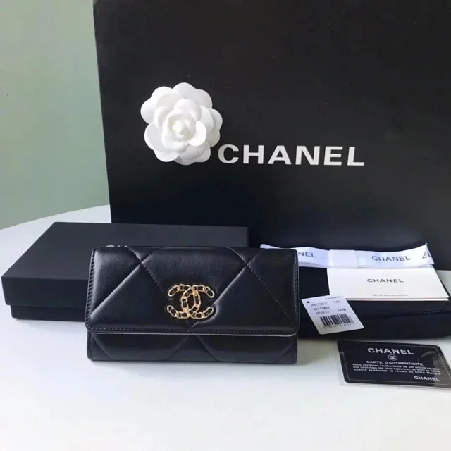 【CHANEL】シャネル 19 ミディアム ウォレット ブラック スーパーコピー（AP0953）
