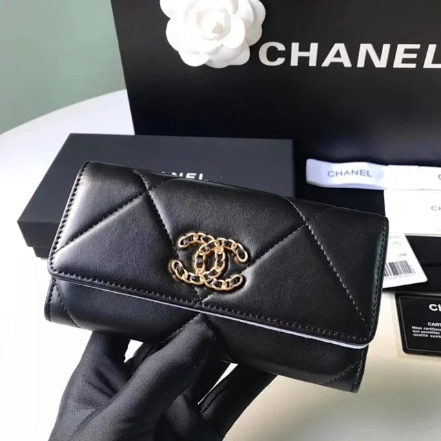【CHANEL】シャネル 19 ミディアム ウォレット ブラック スーパーコピー（AP0953）