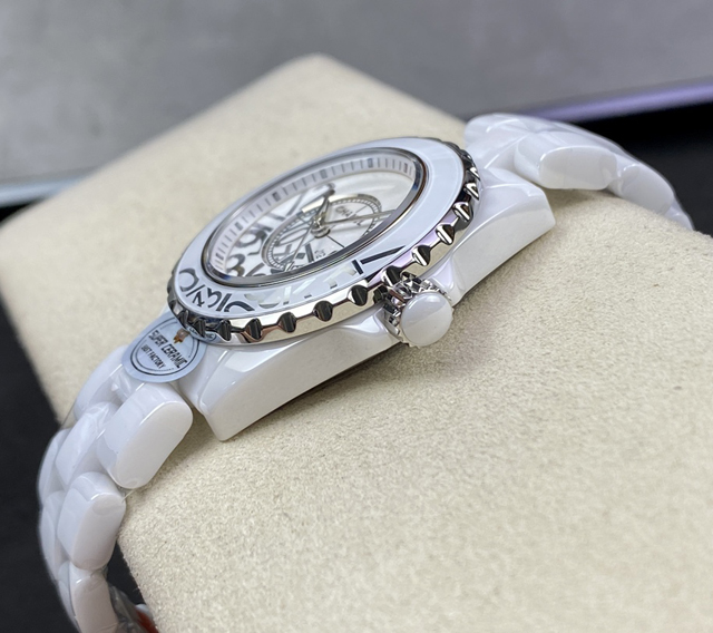 【CHANEL】シャネル スーパーコピー CHANEL J12 H5239 ホワイト グラフィティ 33MM【EAST工場出品】