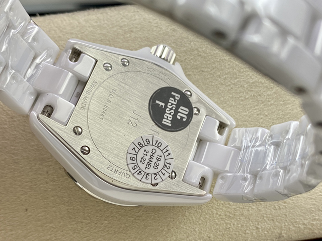 【CHANEL】シャネル スーパーコピー CHANEL J12 H5239 ホワイト グラフィティ 33MM【EAST工場出品】