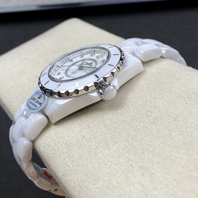 【CHANEL】シャネル スーパーコピー CHANEL J12 H2422 ホワイトセラミック MOP/8Pダイヤ 33MM 【EAST工場出品】