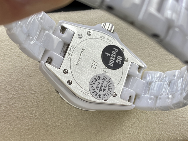 【CHANEL】シャネル スーパーコピー CHANEL J12 H2422 ホワイトセラミック MOP/8Pダイヤ 33MM 【EAST工場出品】