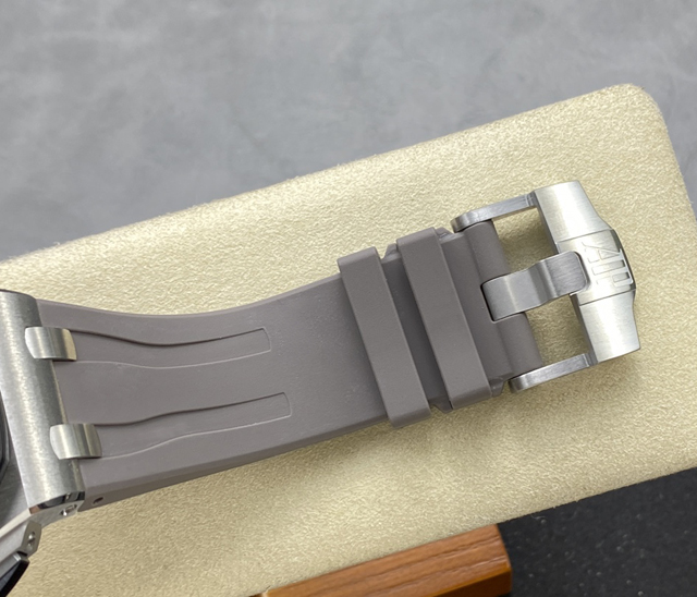 【AUDEMARS PIGUET】オーデマ・ピゲ スーパーコピー ロイヤルオーク オフショア クロノグラフ ブラック 44MM 26400IO.OO.A004CA.01【APF工場出品】