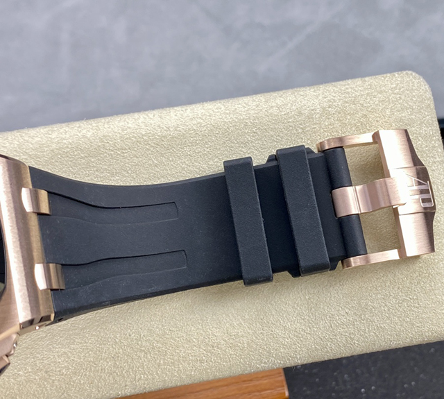 【AUDEMARS PIGUET】オーデマ・ピゲ スーパーコピー ロイヤル オーク オフショア クロノグラフ ブラック 44MM 26401RO.OO.A002CA.02.A【APF工場出品】