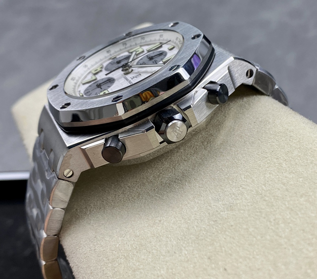 【AUDEMARS PIGUET】オーデマ・ピゲ スーパーコピー ロイヤルオーク オフショア クロノグラフ ホワイトパンダプレート 42MM 25721ST.OO.1000ST.07.A【APF工場出品】