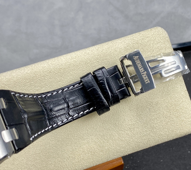【AUDEMARS PIGUET】オーデマ・ピゲ スーパーコピー ロイヤルオーク オフショア クロノグラフ ホワイトパンダプレート 42MM 26170ST.OO.D101CR.02【APF工場出品】