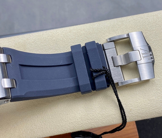 【AUDEMARS PIGUET】オーデマ・ピゲ スーパーコピー ロイヤル オーク オフショア ダイバー ブルー 42MM 15720ST.OO.A027CA.01【ZF工場出品】