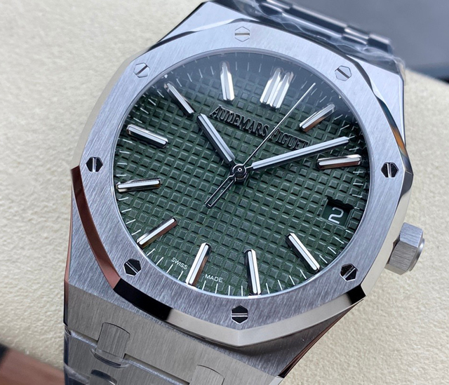 【AUDEMARS PIGUET】オーデマ・ピゲ スーパーコピー ロイヤル オーク オートマティック “50周年記念” グリーン  41MM 15510ST.OO.1320ST.04【ZF工場出品】
