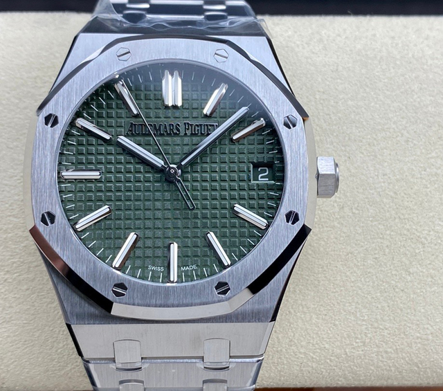 【AUDEMARS PIGUET】オーデマ・ピゲ スーパーコピー ロイヤル オーク オートマティック “50周年記念” グリーン  41MM 15510ST.OO.1320ST.04【ZF工場出品】