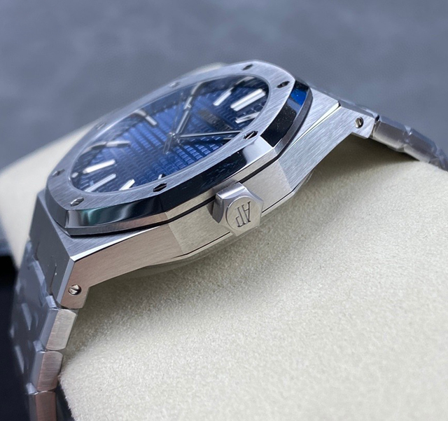 【AUDEMARS PIGUET】オーデマ・ピゲ スーパーコピー ロイヤル オーク オートマティック “50周年記念”ブルー 41MM 15510ST.OO.1320ST.01【ZF工場出品】