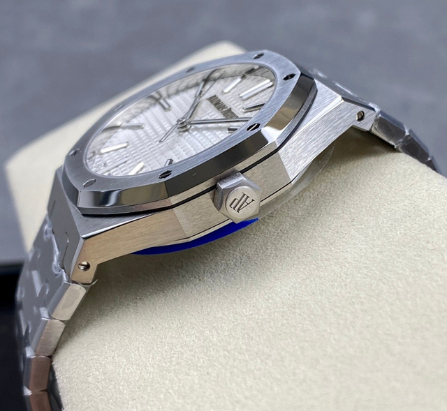 【AUDEMARS PIGUET】オーデマ・ピゲ スーパーコピー ロイヤル オーク オートマティック “50周年記念” ホワイト 41MM 15510ST.OO.1320ST.03【ZF工場出品】